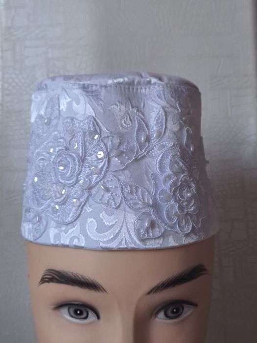 Тюбетейка белая в ручную вышитая