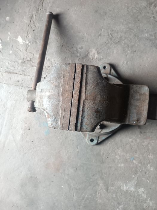 Тиски слесарные большие