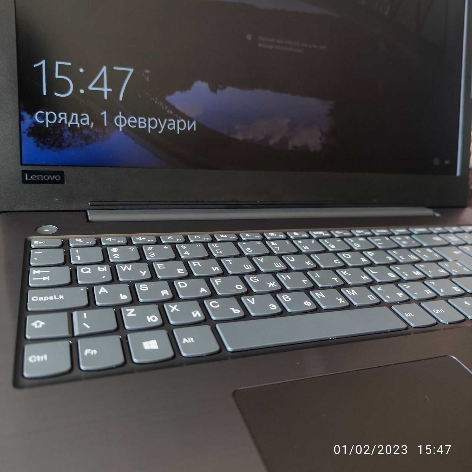 Лаптоп Lenovo V330-15IKB . Неразличим от нов. Отлично състояние