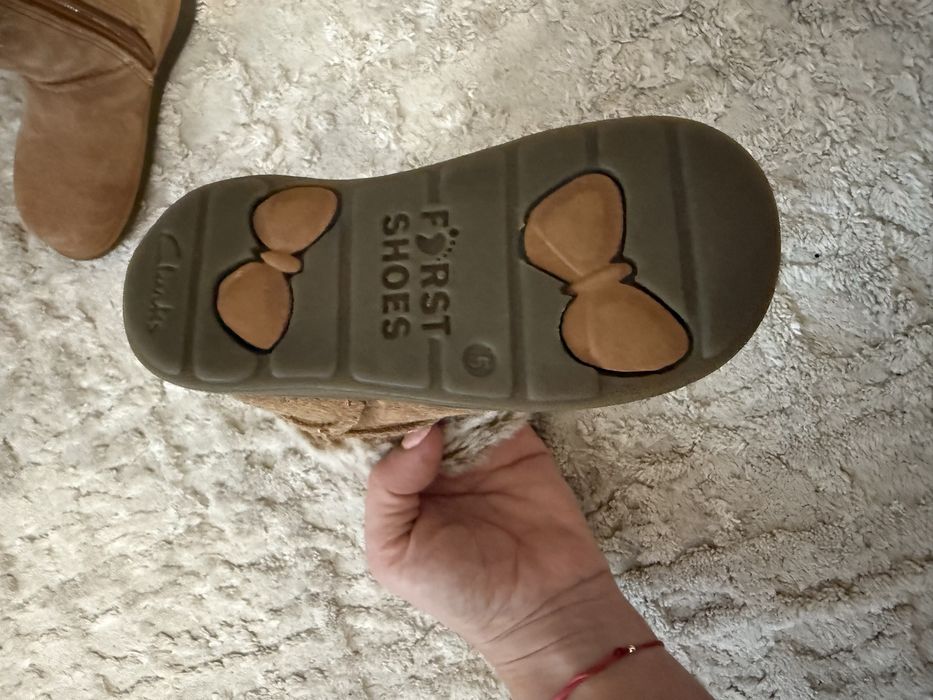 Clarks 21 ботуши за момиче почти нови