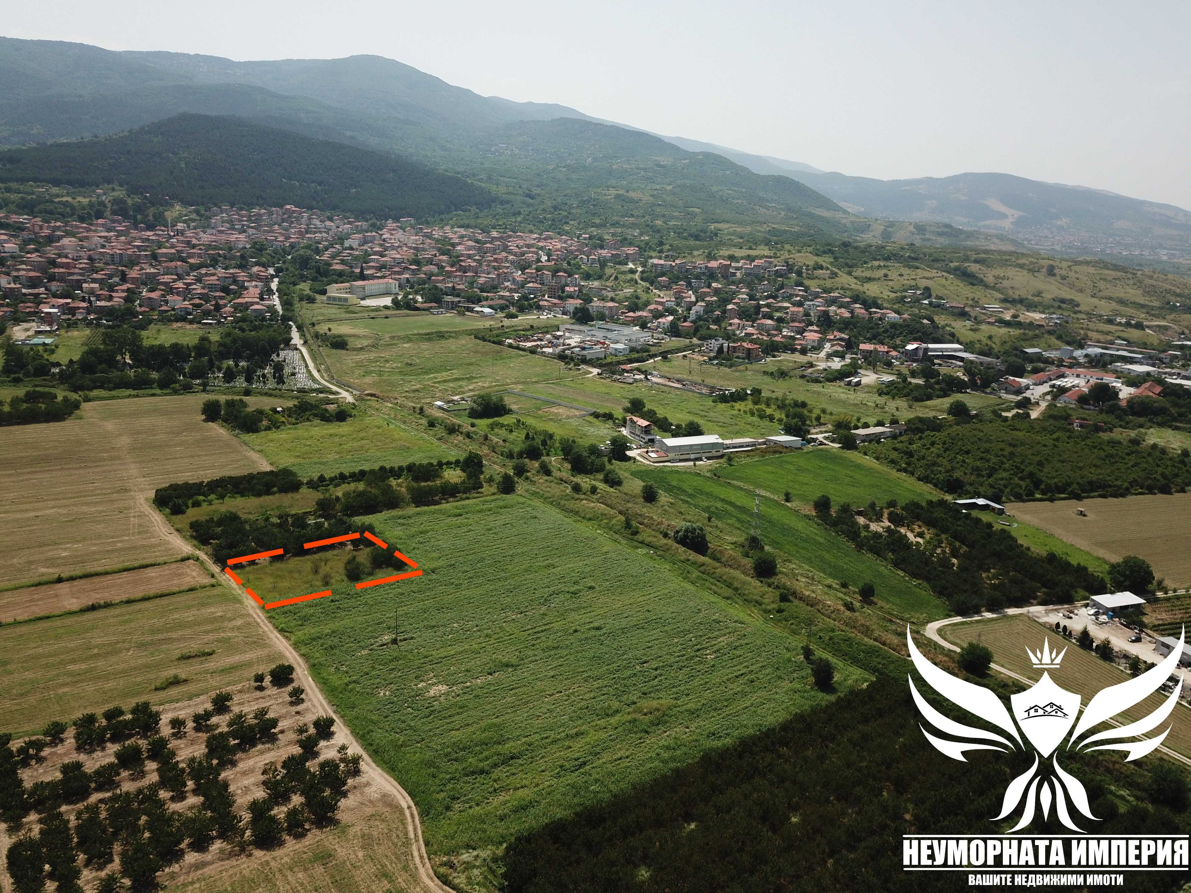 Продавам земя 1400кв.м. на влизане в Асеновград зад Газпром