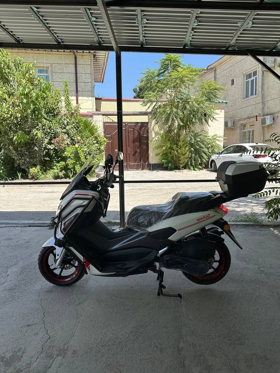 Продаётся скутер N-max