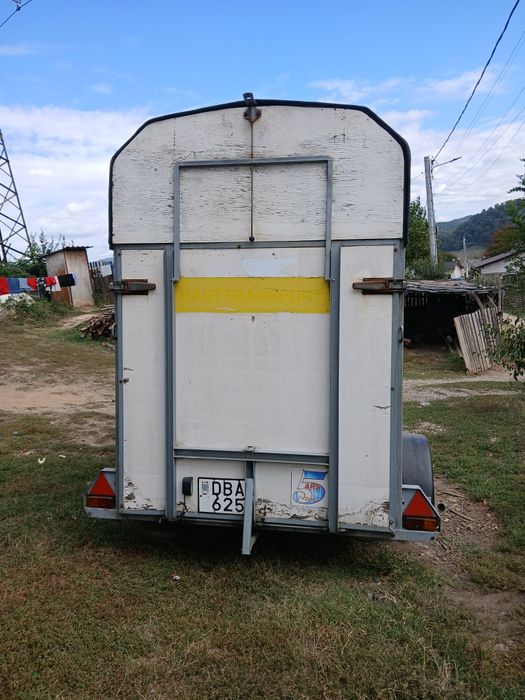 Vând rulota de cai