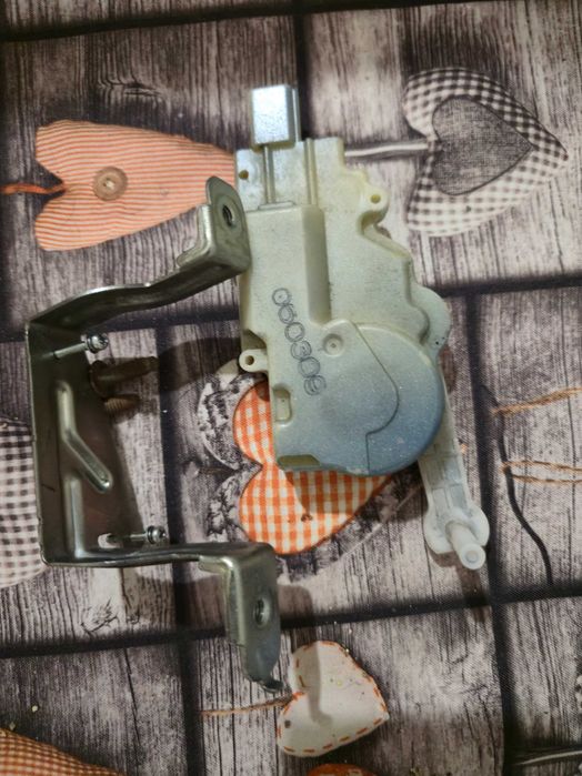 Централно заключване багажник тойота уарис 2007-2009