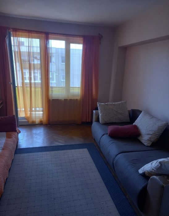 Vand apartamen 2camere,decomandat,2 balcoane,etajintermediar,500m UMF
