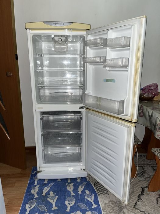 Холодильник LG рабочий