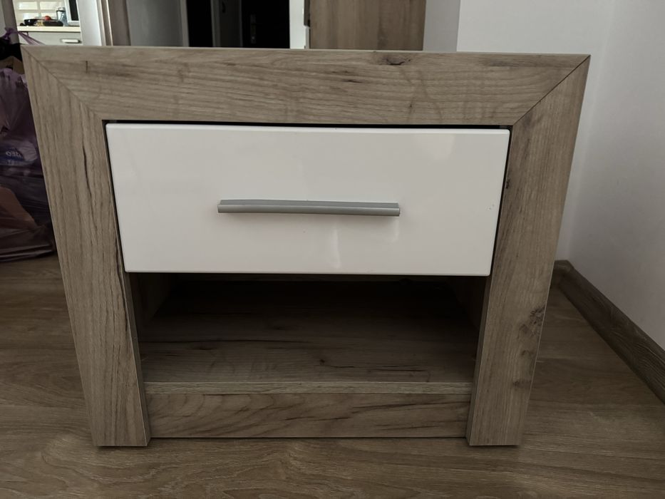 Noptiera pentru dormitor