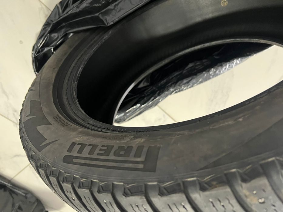 225/50/20 Pirelli шипы в отличном состоянии