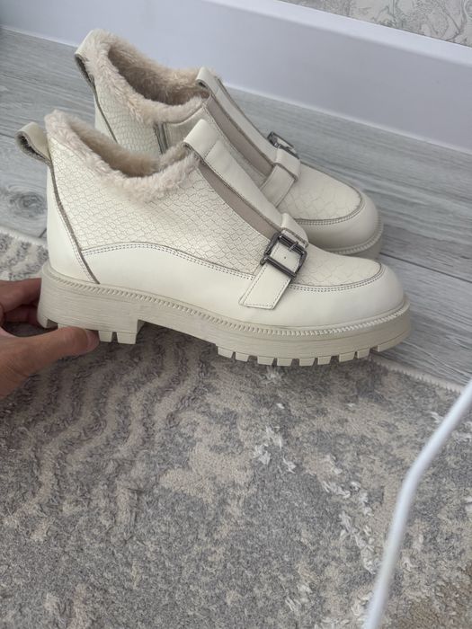 Продам новые кожанные осенние ботинки