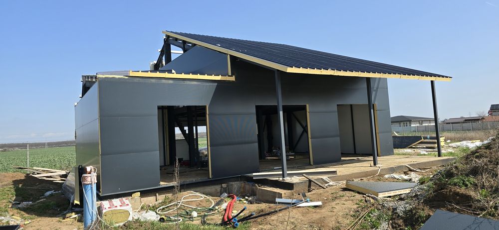 Vand hala metalica 8x12x4 cu panouri sandwich