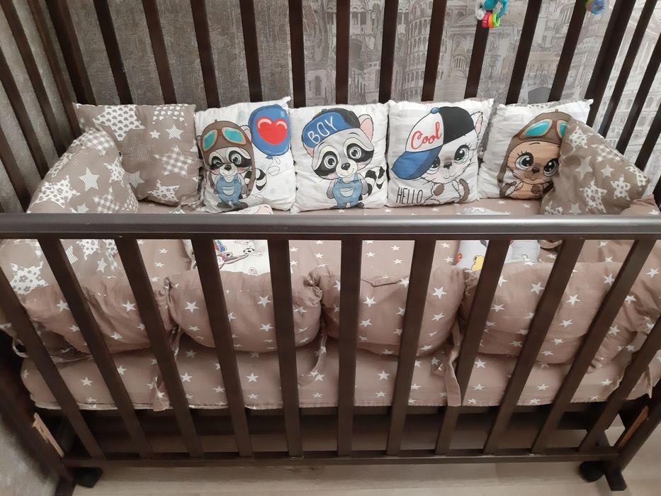 Кроватка ,мобиль,бортики,матрац ортопед.