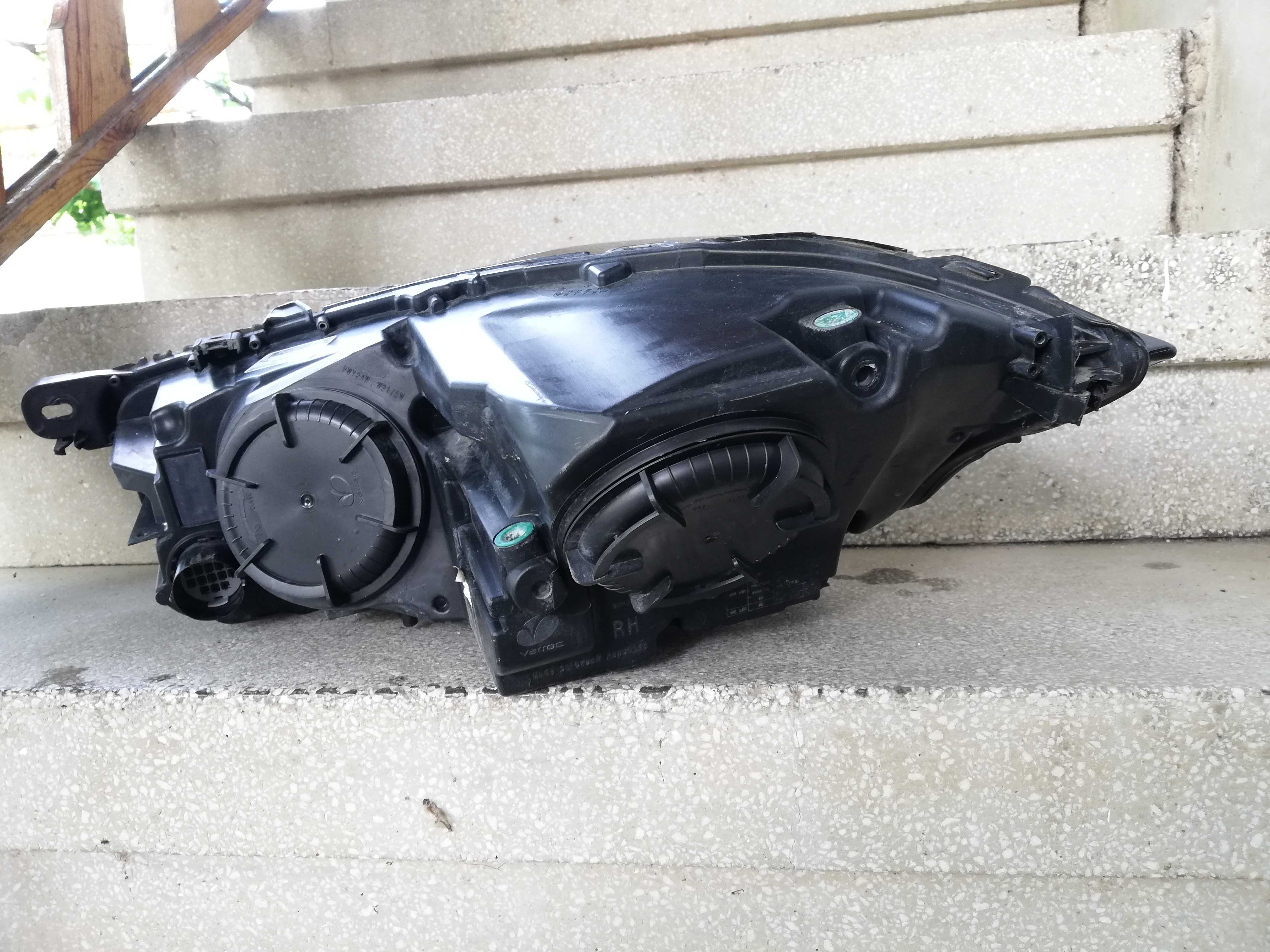 Фар Ягуар ХФ ксенон десен/Фар Jaguar XF Bi-Xenon LED
