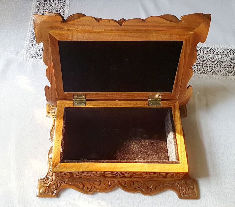 Шкатулка из ореха