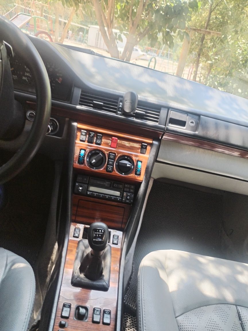 W124 sotiladi 1995 yil
