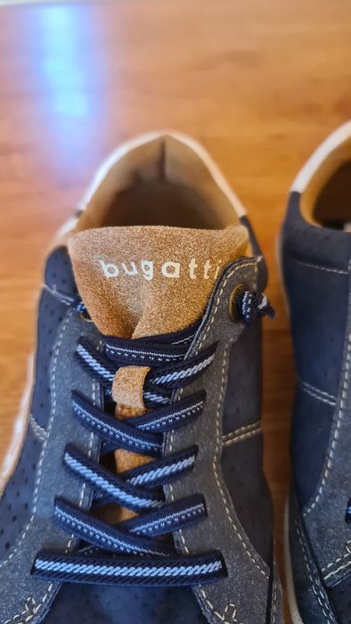 Adidasi bugatti originali marimea 40 aproape noi