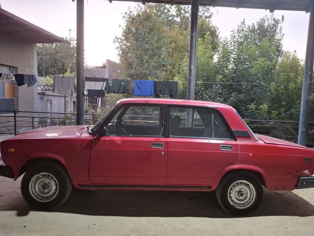 Jiguli 2107 sotiladi