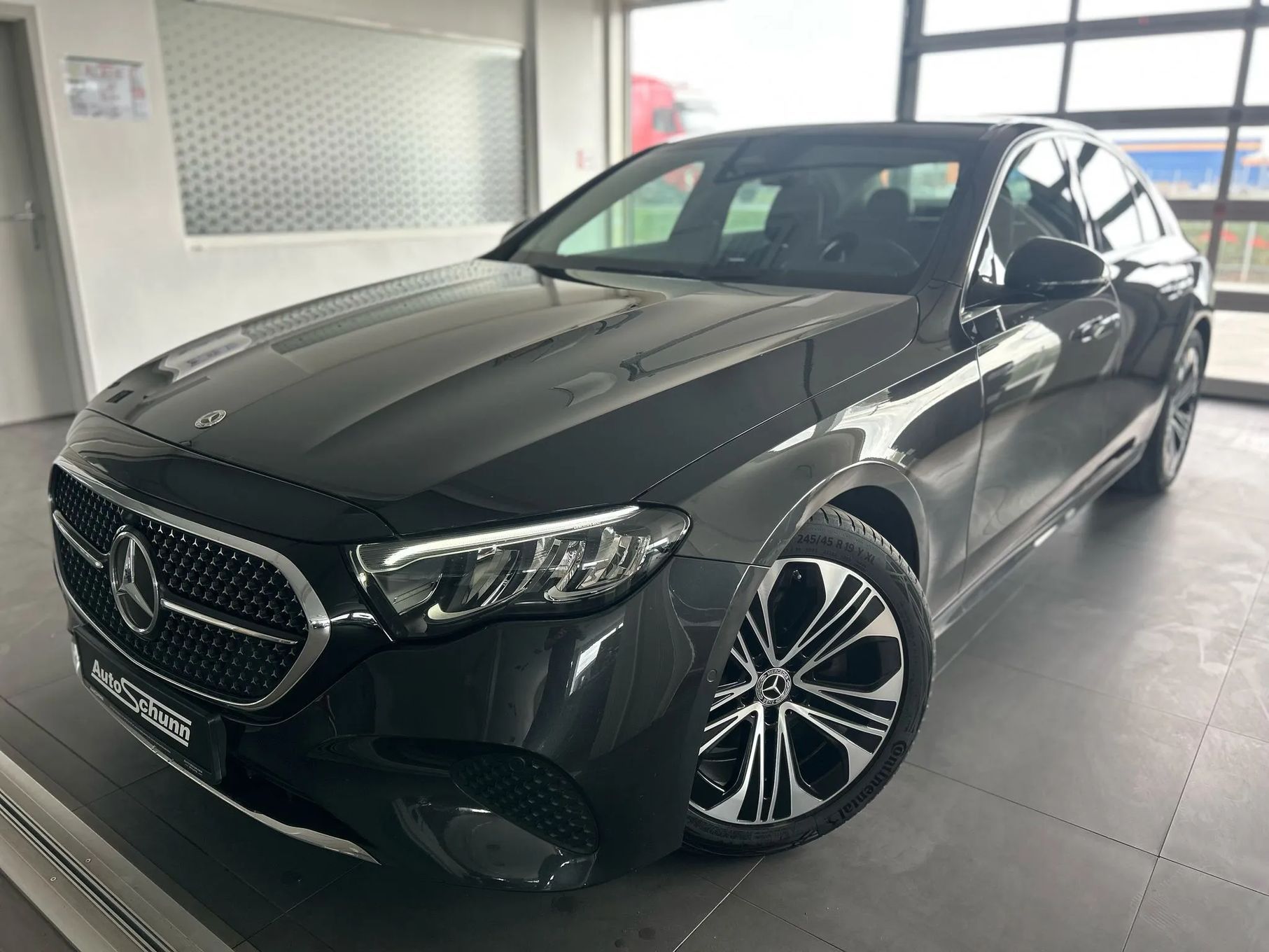 Mercedes-Benz E E 220 d Avantgarde MBUX Premium+Panorama+Distronic