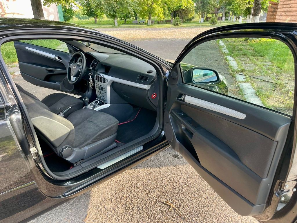 Vând Opel Astra GTC 1.6 GPL