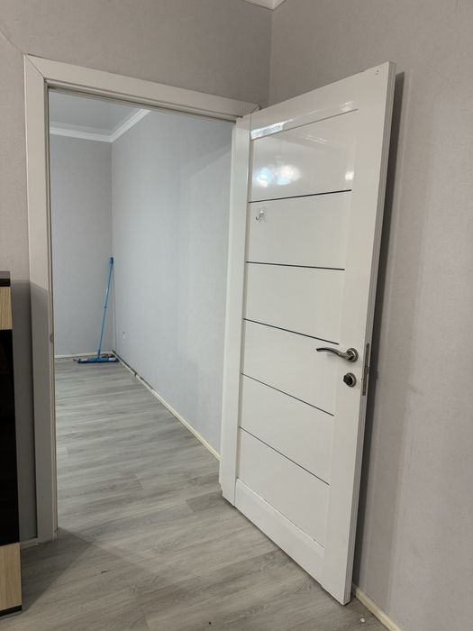 Отдам даром 3- и межкомнатных двери, высота 2 м, ширина 80 и 60 см