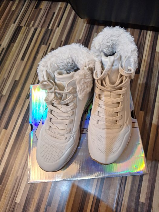 Дамски зимни маратонки Skechers