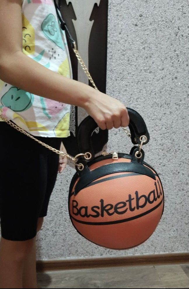 Оригинальная сумочка в виде баскетбольного мяча