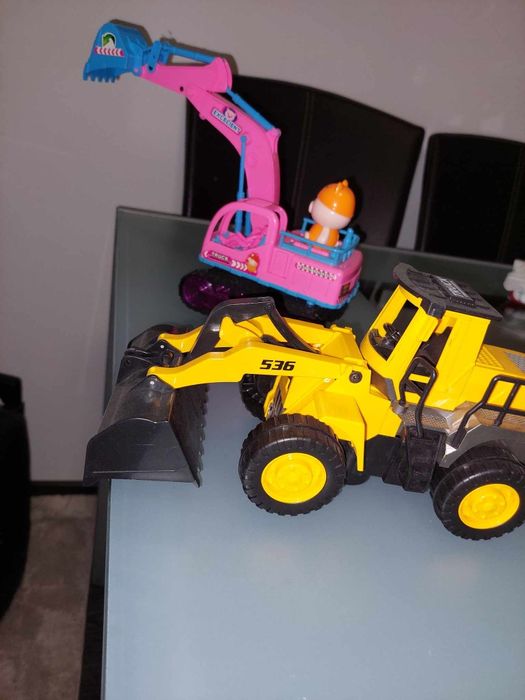 De vânzare 2 escavatoare de jucarie, noi nouțe