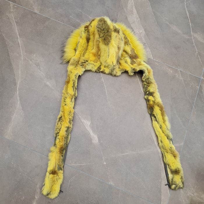 Уникална екстравагантна  качулка от естествена кожа/ косъм в жълт цвят