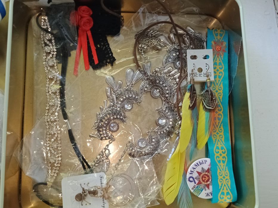 Бижутери разные по 500