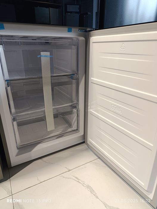 Холодильник Aiwa 347L Glass  No Frost