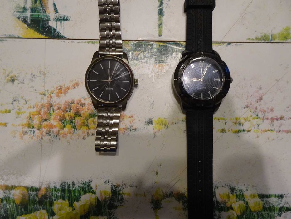 комплект 2 бр. използвани часовници БЕЗ включени батерии