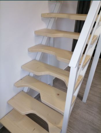 Trepte scări din lemn masiv
