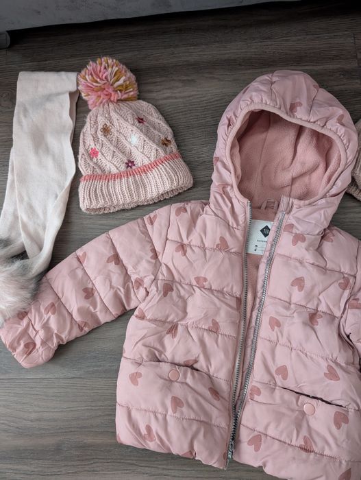 Geaca + vesta + 2 caciuli + fular pt fete 2-3 ani