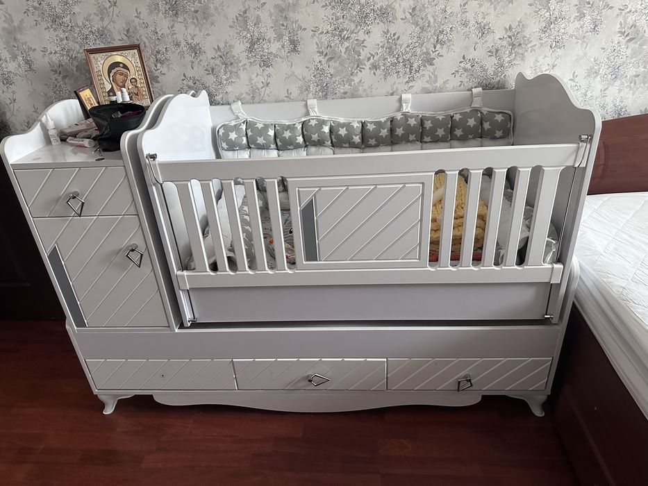 Детская кроватка