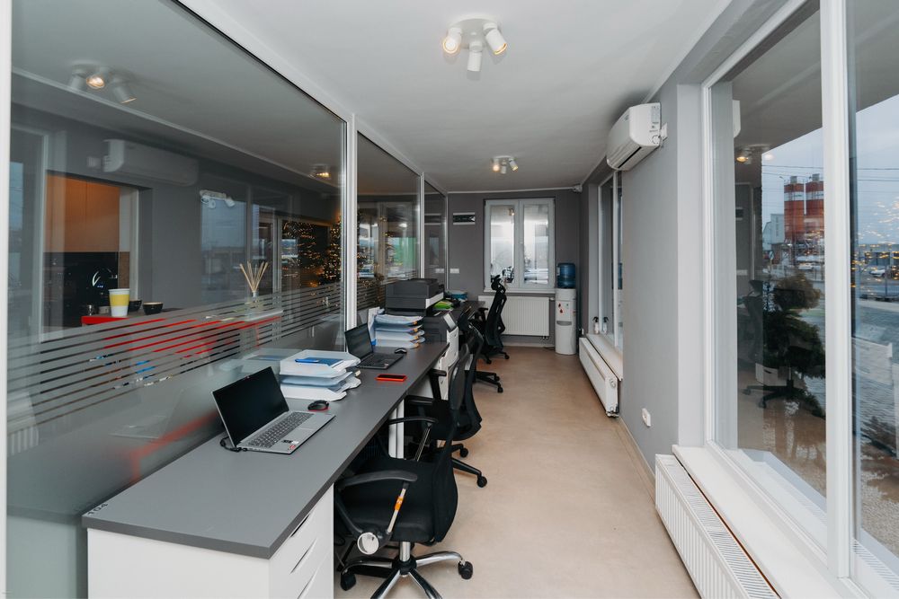 De vanzare spatiu comercial - birouri - depozit - Cristesti E60