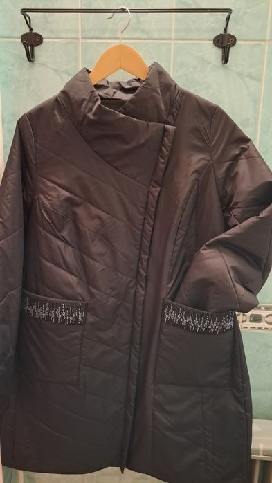 Продам нарядную,черную куртку