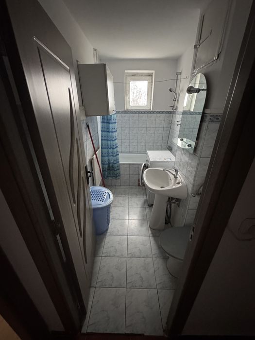 Inchiriez apartament 2 camere decomandat