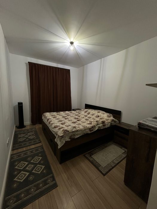 Închiriez apartament 3 camere