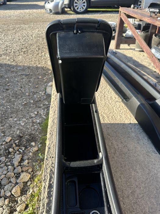 Подлакътник/Централна конзола за Мерцедес W203 C classe