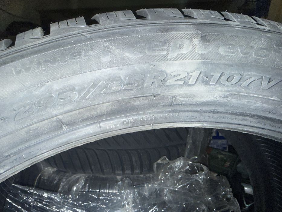 Перфектни гуми за зимата 295/35/21