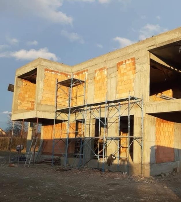 Constructii Case la Rosu sau la Gata