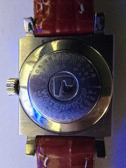 Ceas mecanic vintage anii '70 Roamer Anfibio Swiss women's Red Ruby