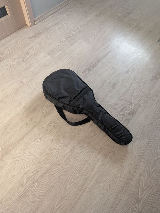 Vând chitara perfect funcțională