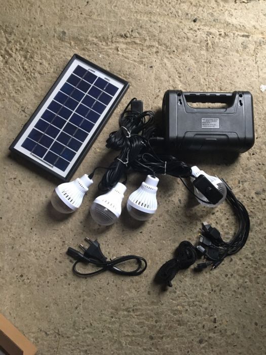 Kit solar 4 becuri-incarcator telefon universal