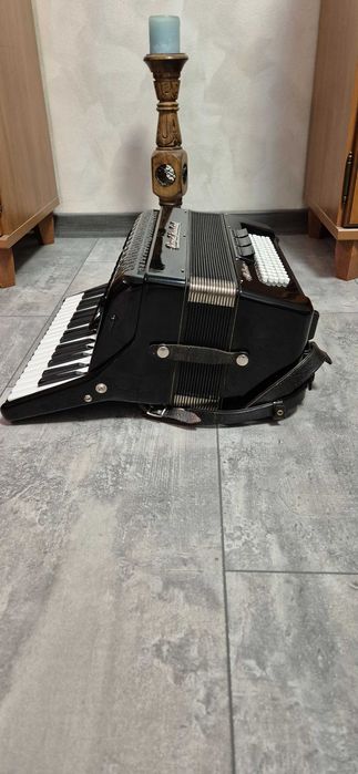 Акордеон Roya standart Meteor 80 баса