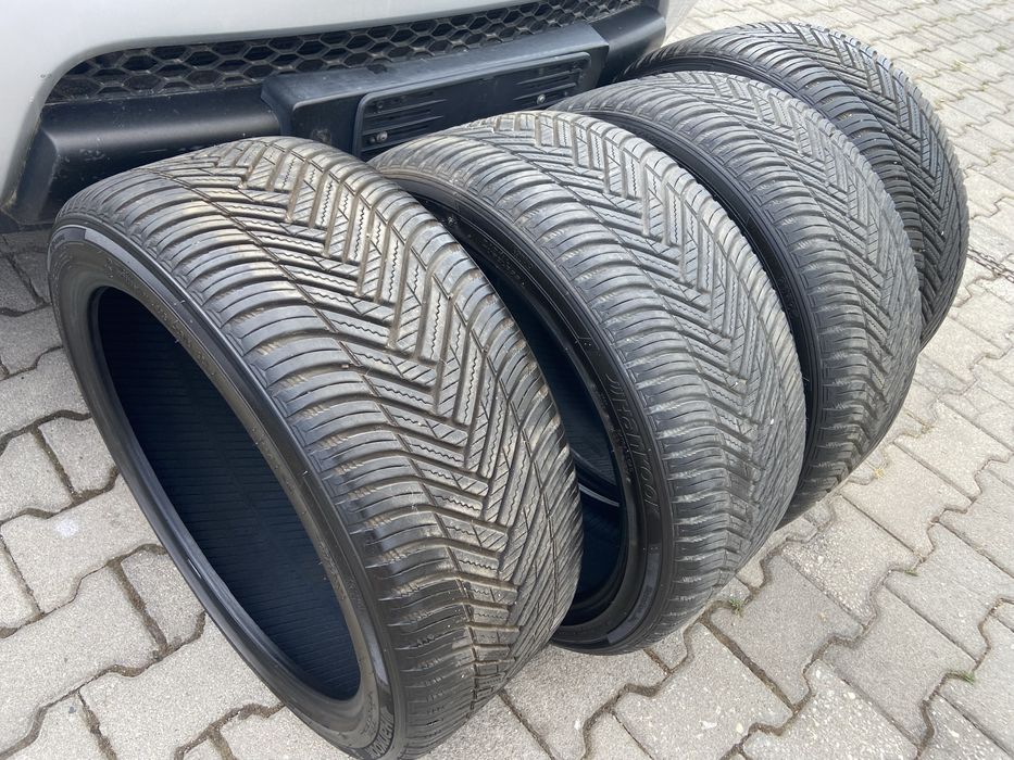 HANKOOK 4SEASON  225/40/18 DOT 2322 8 mm грайфер почетиНОВИ