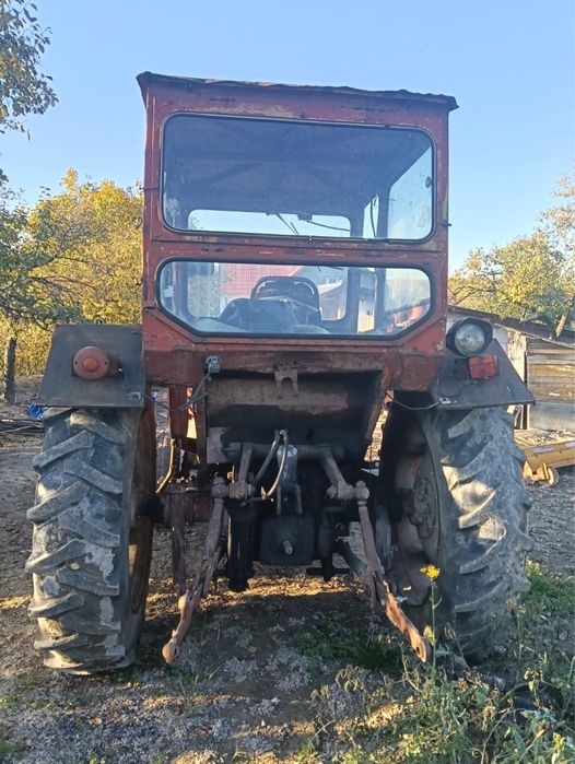 De vinzare tractor 650 fiat