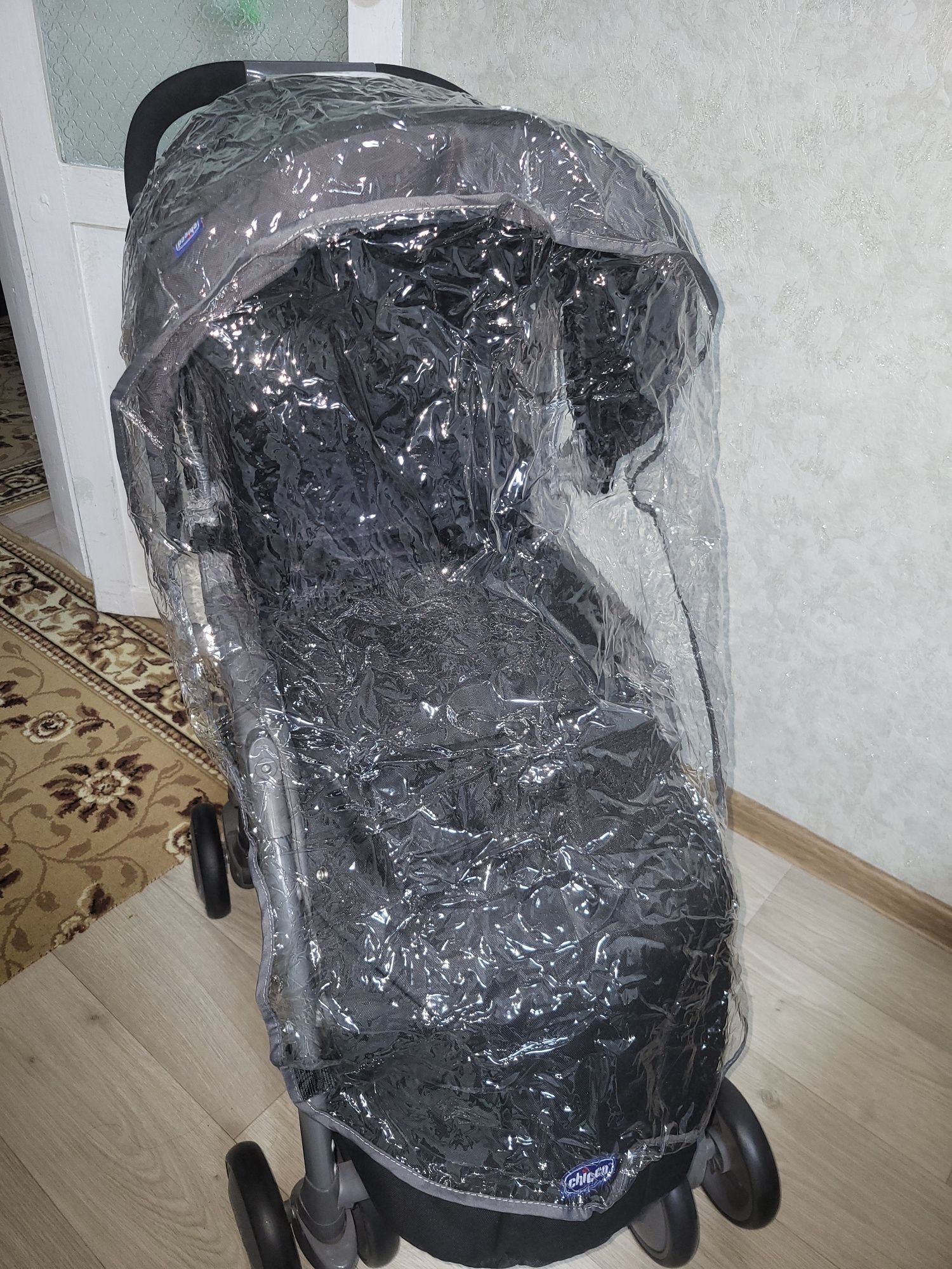Коляска c chicco в отличном состоянии.Торг
