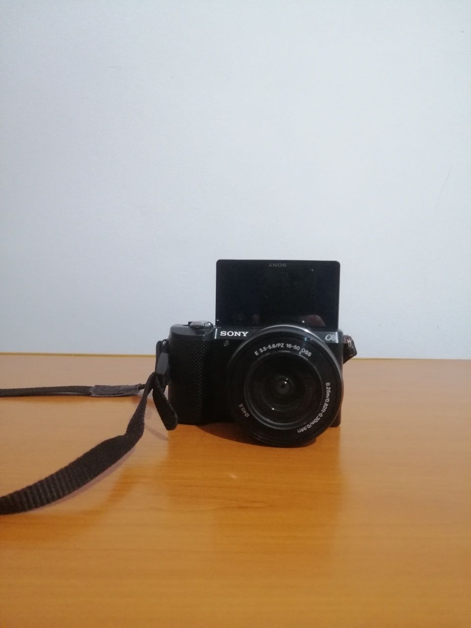 Aparat Mirrorless Sony A5000 / Obiectiv 16-50 / Husa