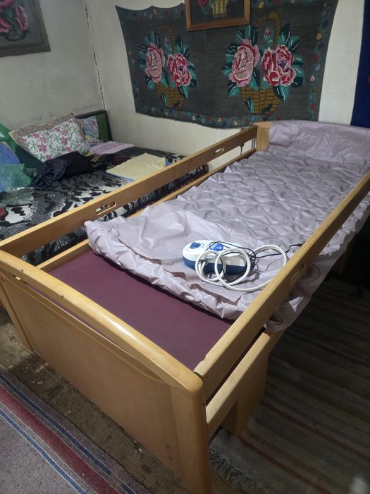 Pat electric de spital cu telecomanda