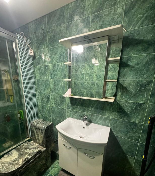 Зеркало, раковина, шкавчик для раковины